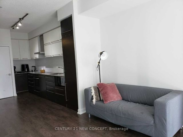1605 - 770 Bay St