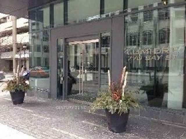 1605 - 770 Bay St