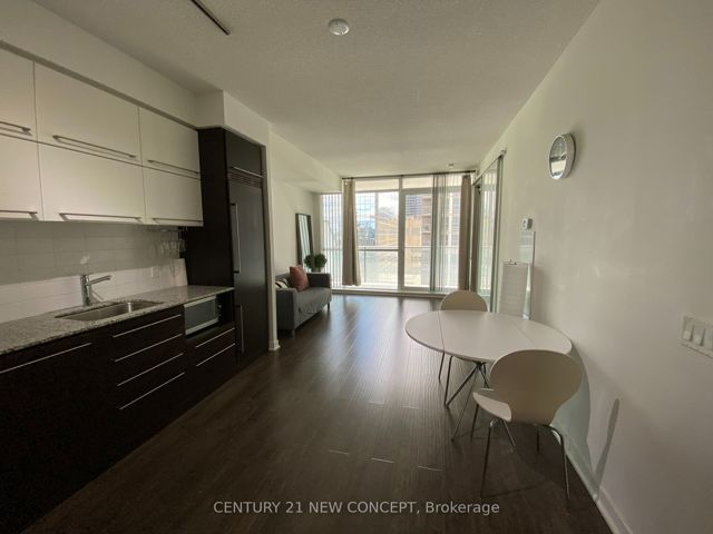 1605 - 770 Bay St