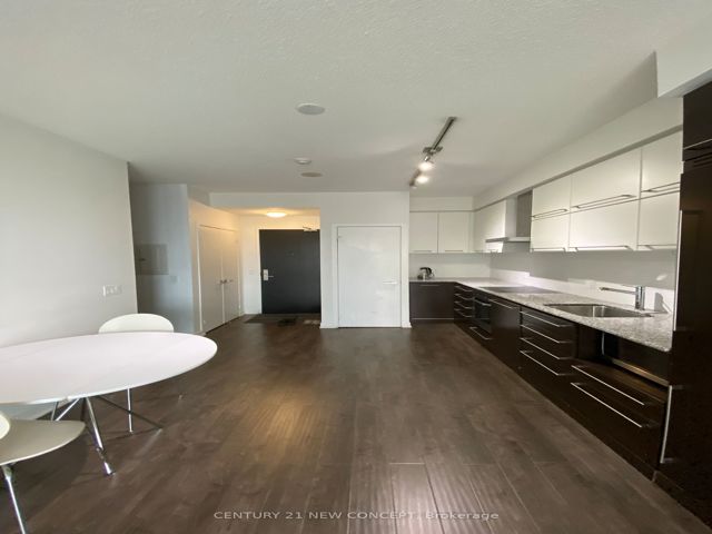 1605 - 770 Bay St