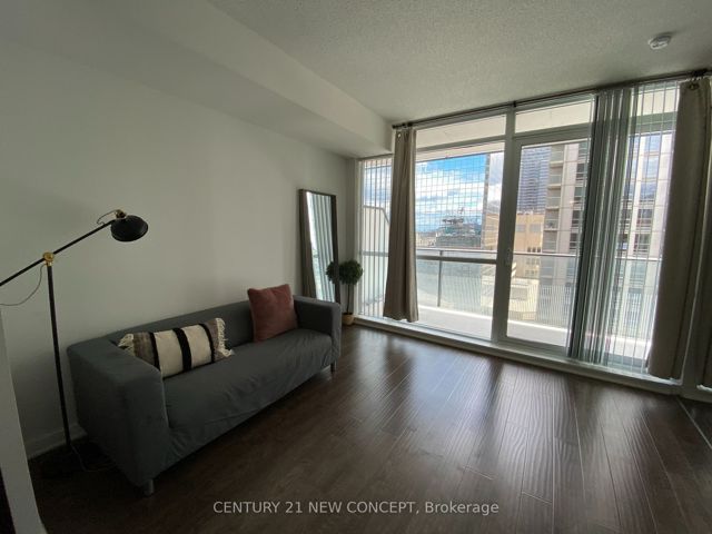1605 - 770 Bay St