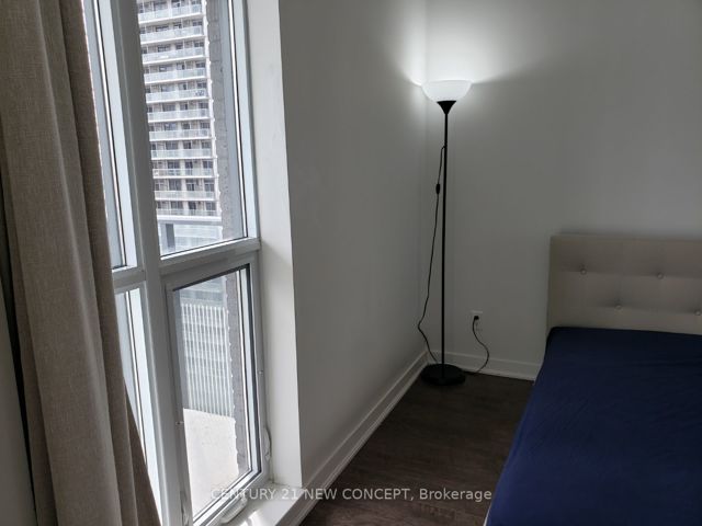 1605 - 770 Bay St