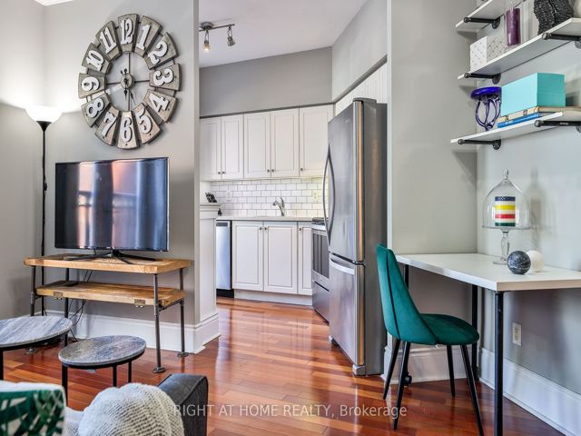 308 - 115 Richmond St E