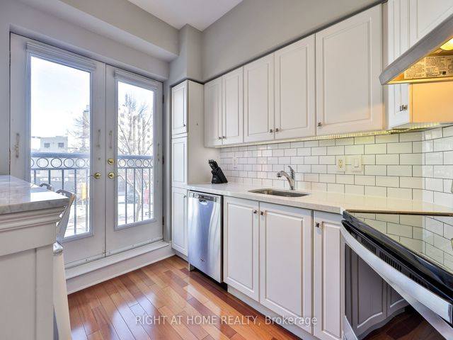 308 - 115 Richmond St E