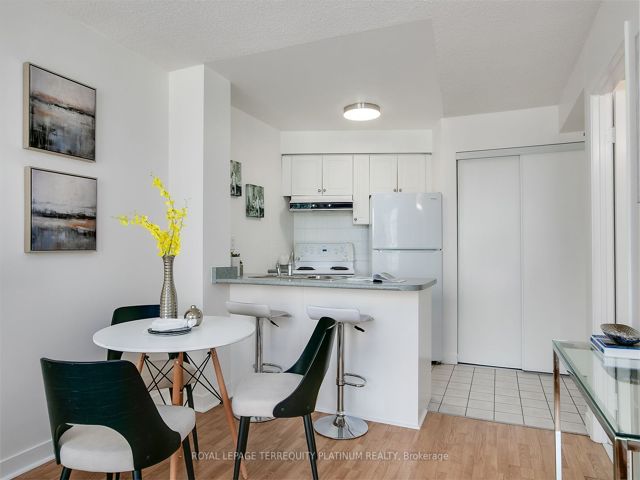 1123 - 650 Queens Quay W