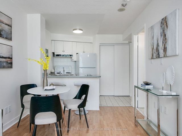 1123 - 650 Queens Quay W