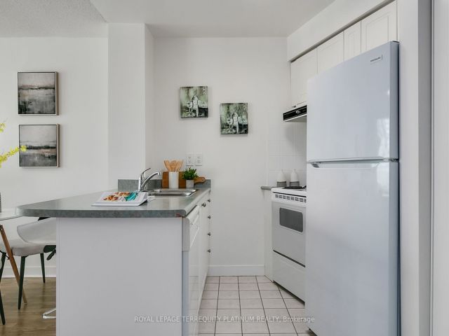1123 - 650 Queens Quay W