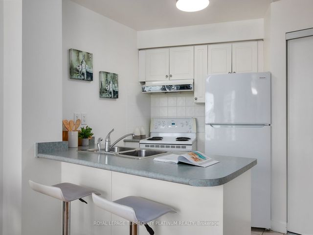 1123 - 650 Queens Quay W