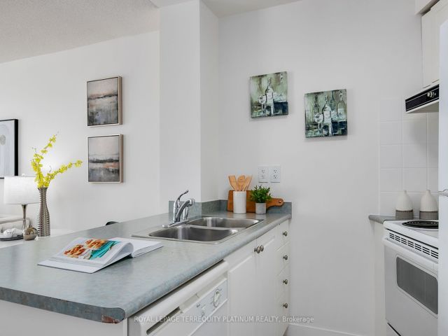 1123 - 650 Queens Quay W