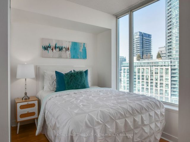 1123 - 650 Queens Quay W