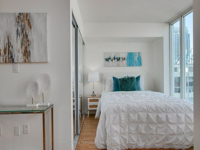 1123 - 650 Queens Quay W