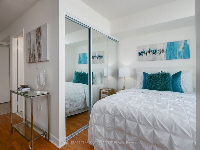 1123 - 650 Queens Quay W