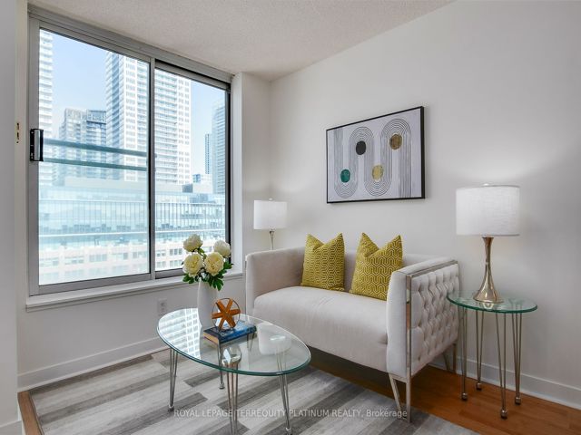 1123 - 650 Queens Quay W