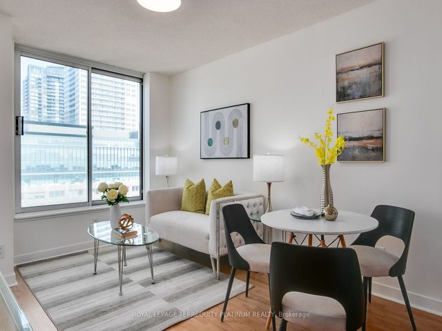 1123 - 650 Queens Quay W