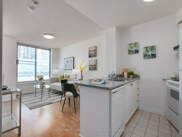 1123 - 650 Queens Quay W