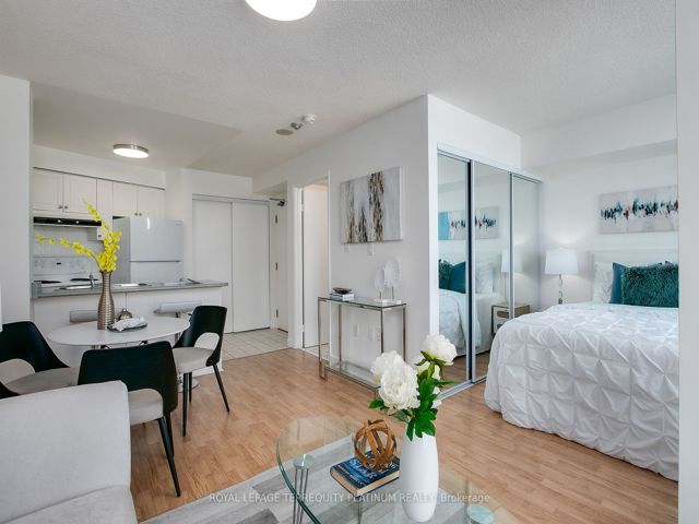 1123 - 650 Queens Quay W