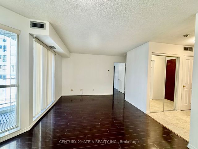 308 - 38 Hollywood Ave