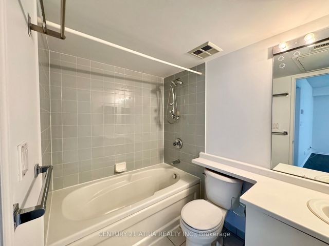 308 - 38 Hollywood Ave