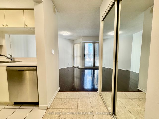 308 - 38 Hollywood Ave