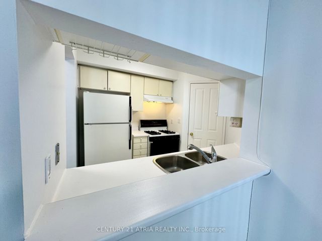 308 - 38 Hollywood Ave