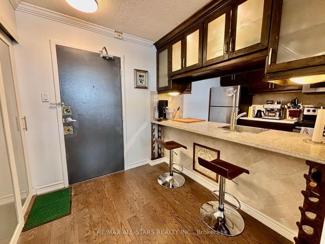 1210 - 120 Saint Patrick St
