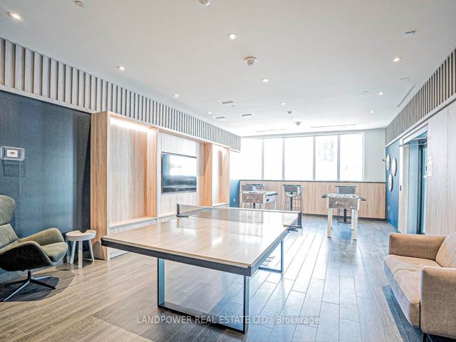 2302 - 357 King St W