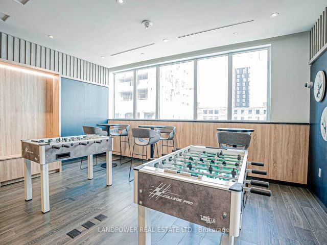 2302 - 357 King St W