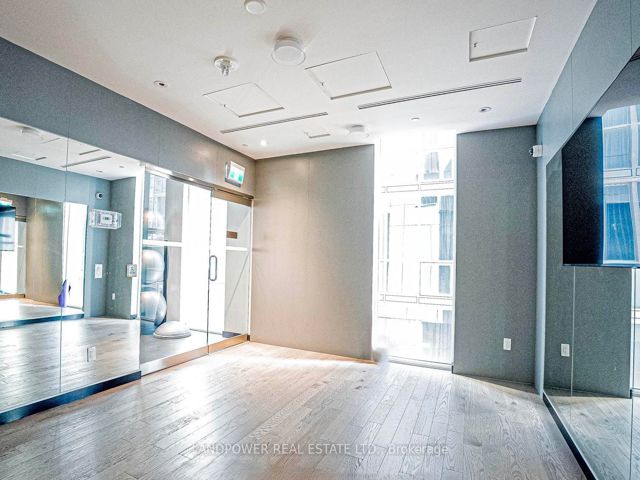 2302 - 357 King St W