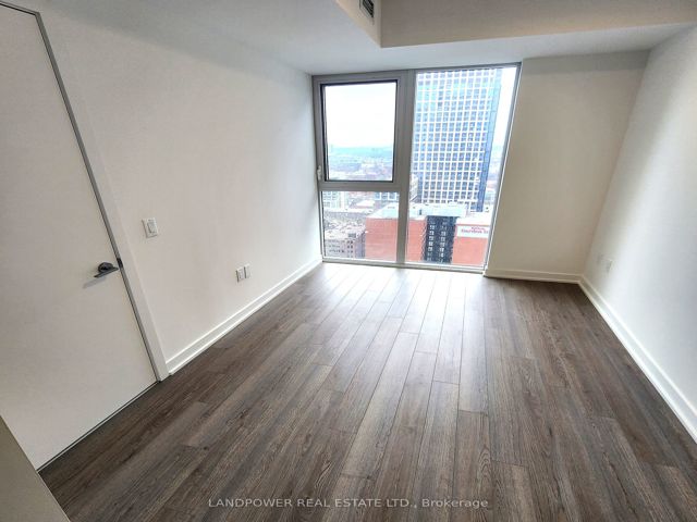 2302 - 357 King St W