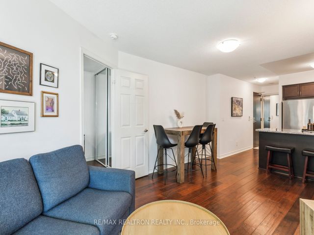 1215 - 19 Grand Trunk Cres