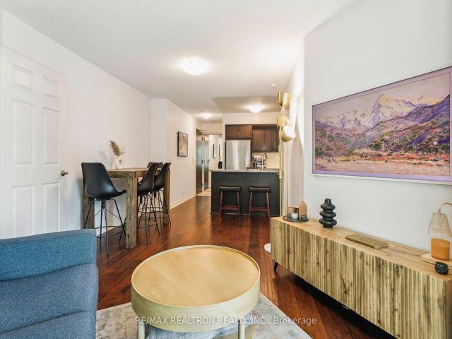 1215 - 19 Grand Trunk Cres
