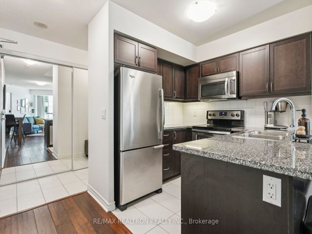 1215 - 19 Grand Trunk Cres
