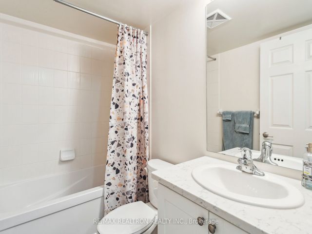 1215 - 19 Grand Trunk Cres