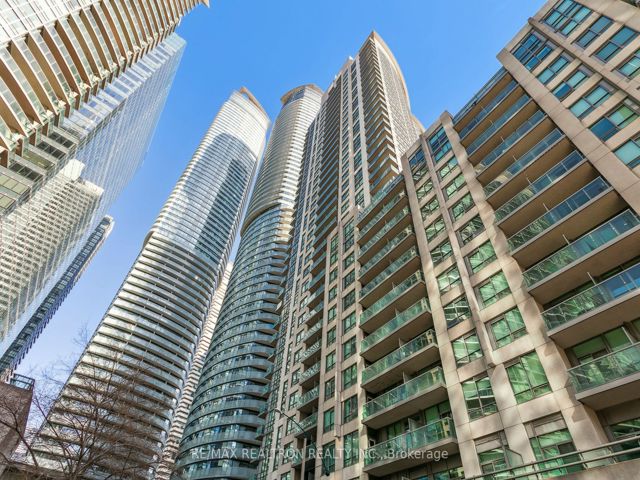1215 - 19 Grand Trunk Cres