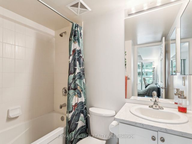 1215 - 19 Grand Trunk Cres