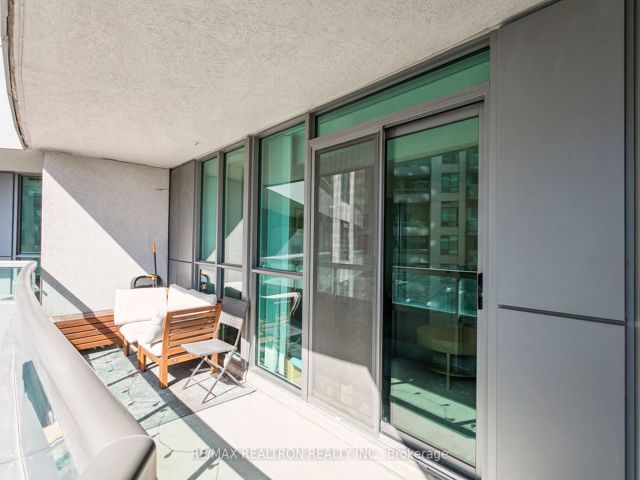 1215 - 19 Grand Trunk Cres