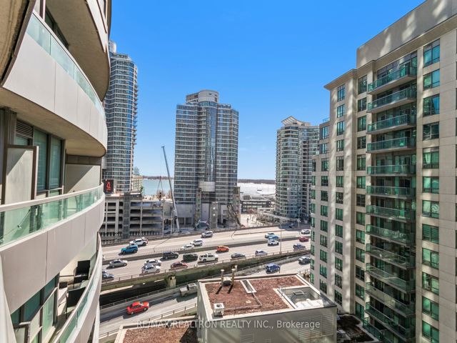 1215 - 19 Grand Trunk Cres