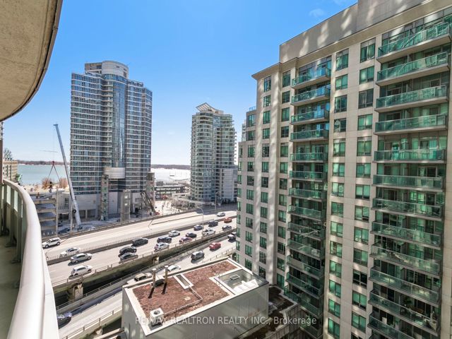 1215 - 19 Grand Trunk Cres
