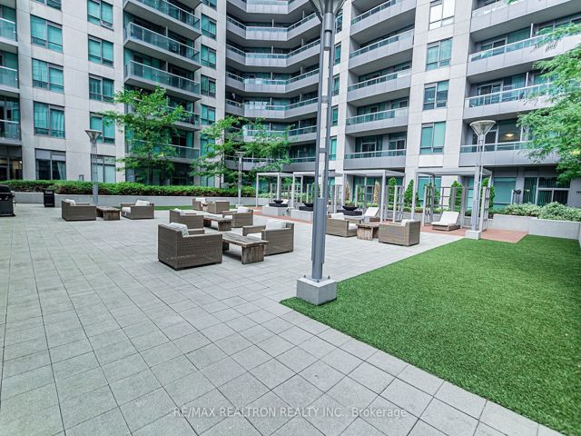 1215 - 19 Grand Trunk Cres