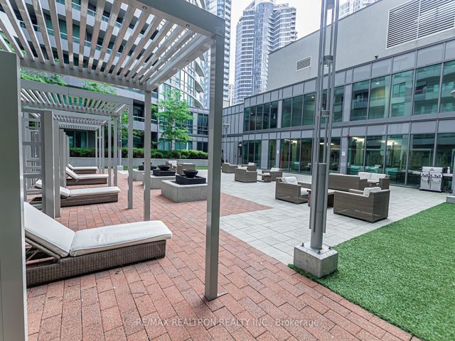 1215 - 19 Grand Trunk Cres