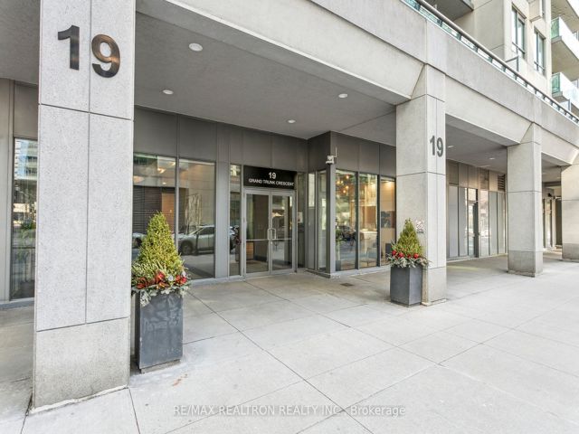 1215 - 19 Grand Trunk Cres