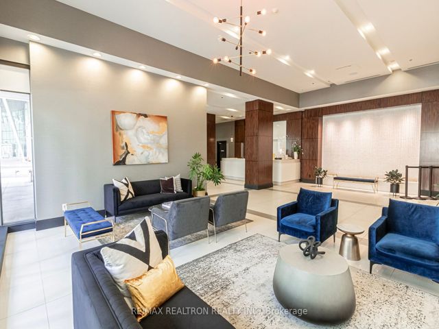 1215 - 19 Grand Trunk Cres