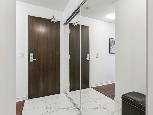 1215 - 19 Grand Trunk Cres