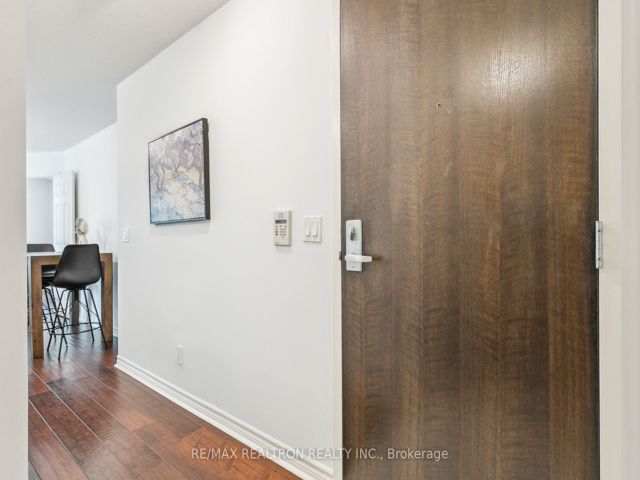 1215 - 19 Grand Trunk Cres
