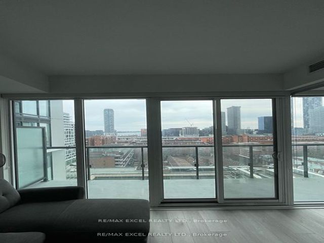 1220 - 158 Front St E