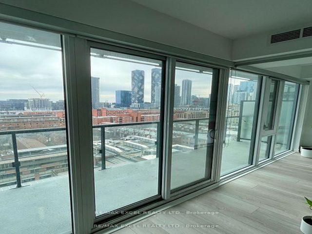 1220 - 158 Front St E