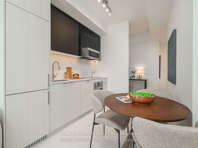 1608 - 308 Jarvis St