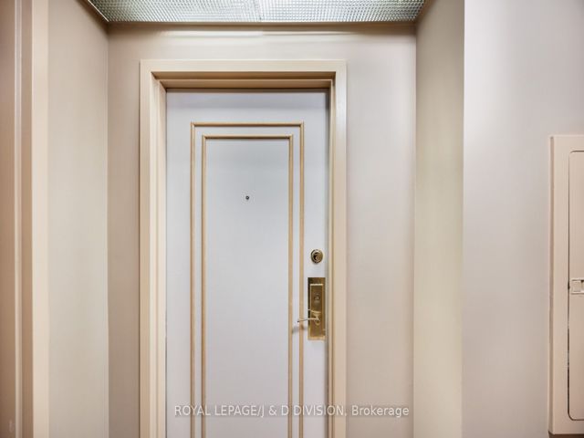 1001 - 25 Grenville St