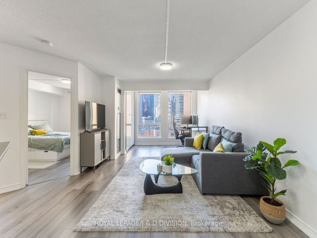 1001 - 25 Grenville St