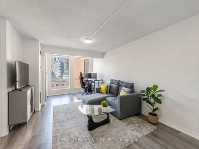 1001 - 25 Grenville St